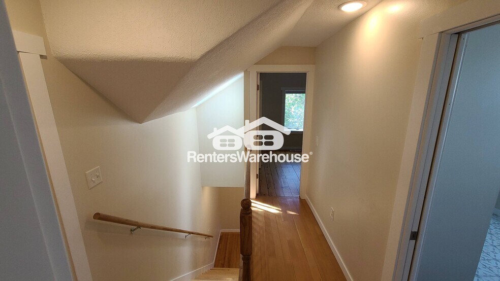 Building Photo - 217 River St