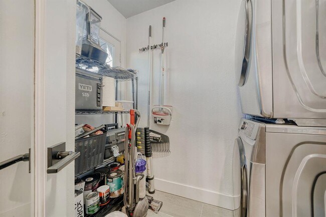 Building Photo - 5313 Downs Dr