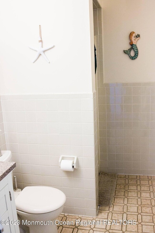 Building Photo - 10 SE Central Ave