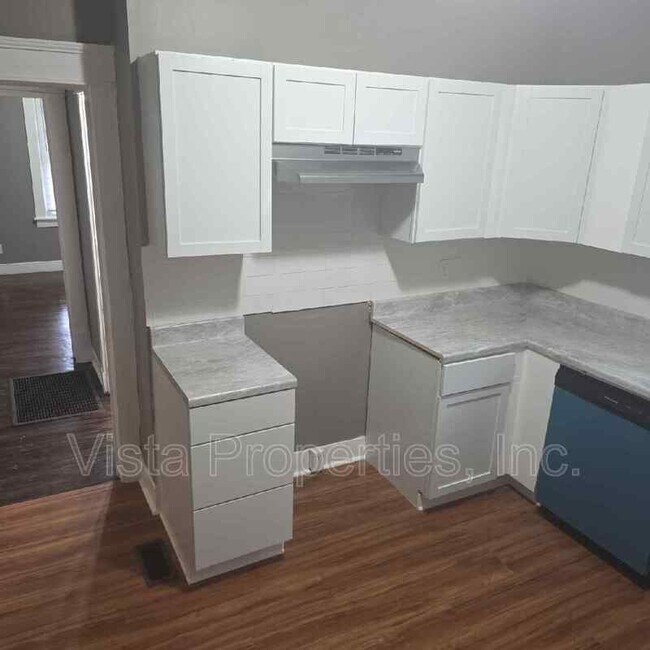 Building Photo - 835 S 38th St