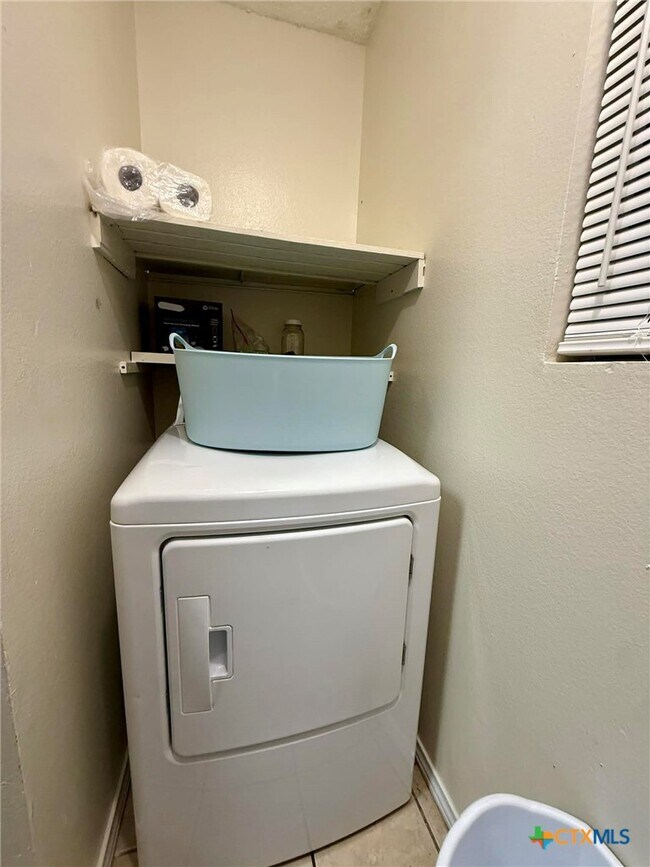 Building Photo - 907 Haynes Dr