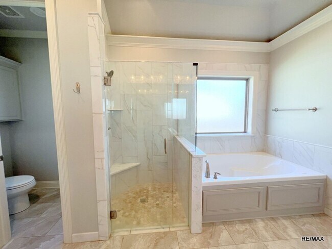 Building Photo - EXQUISITE HOME IN ST. CHARLES COURT OF NOR...