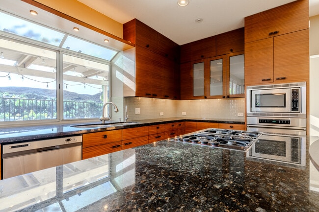 Building Photo - 11671 Boulton Ave