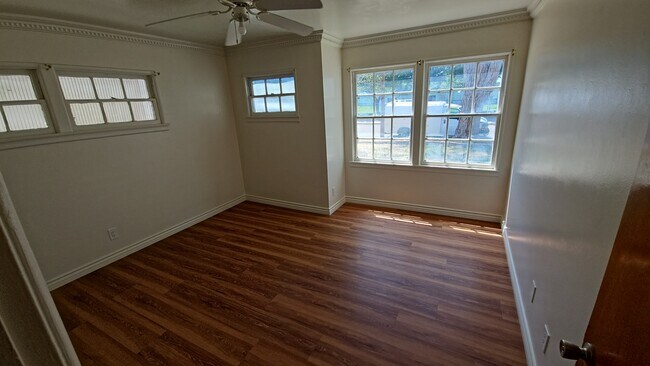 Building Photo - 44928 Kingtree Ave