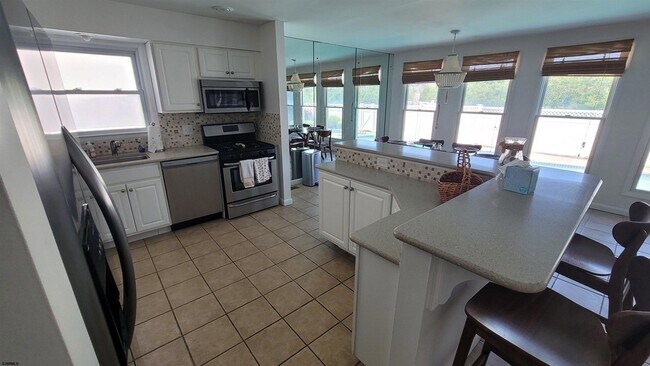 Building Photo - 5206 Ocean Dr S