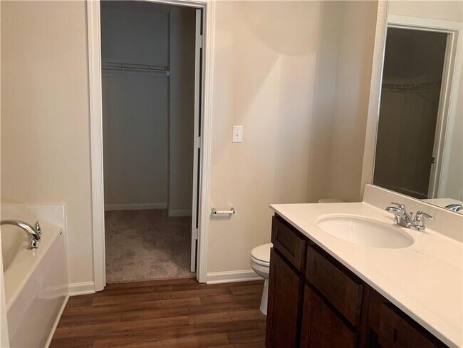 Building Photo - 929 Independence Ave