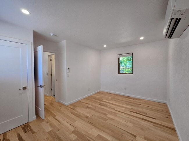 Building Photo - 1708 Cam Peralta