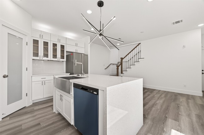 Building Photo - 5304 Lynnfield St