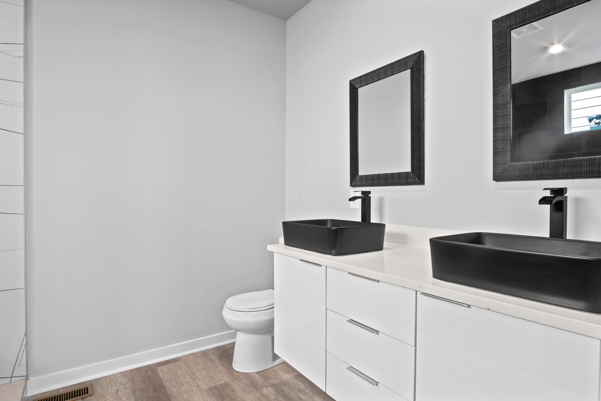 Full Bathroom Double Vanity - 569 Middle St SW