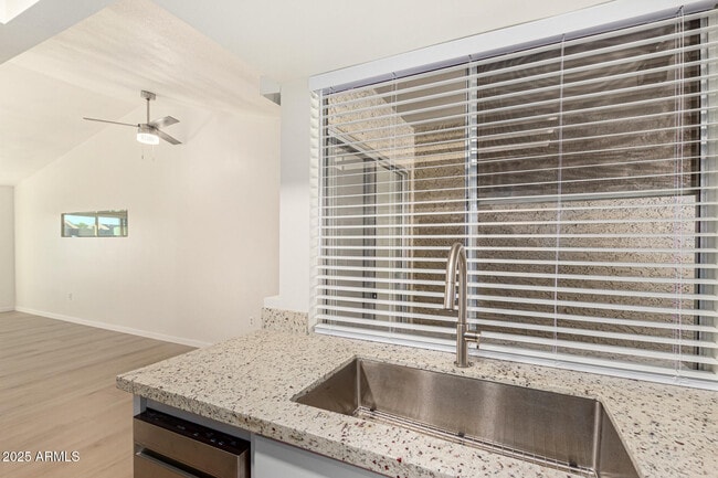 Building Photo - 461 W Holmes Ave