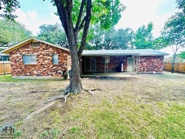Building Photo - Welcome to Your Dream Home in Thunderbird ...
