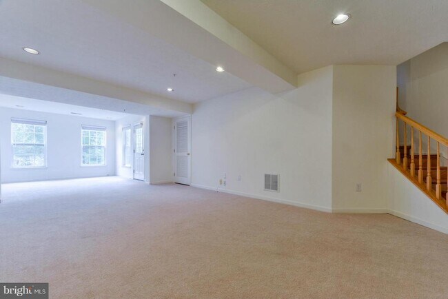 Building Photo - 1447 Pangbourne Way