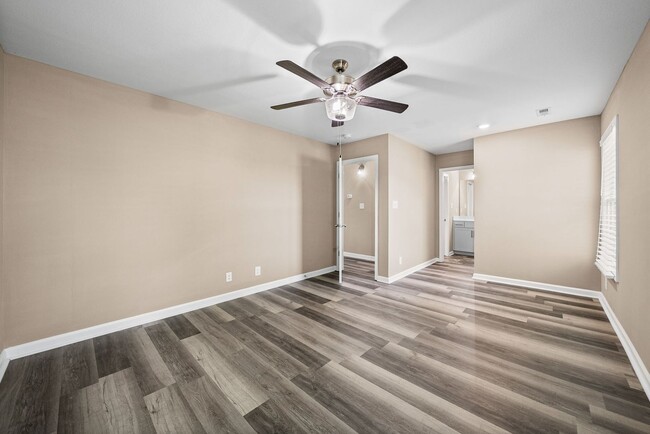 Building Photo - Beautiful 3 Bedroom 2 Full Bath Home For Rent!