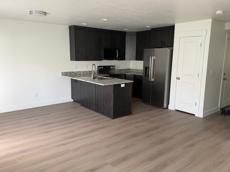 Building Photo - 2070 N 325 E