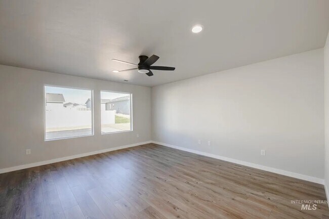 Building Photo - 812 Strike Eagle St