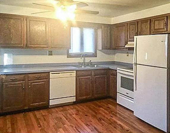 Spacious eat in kitchen with all newer Whirlpool appliances and hardwood floors. - 2169 Violet Cir
