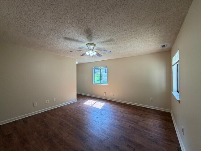 Building Photo - 2714 Clayton Dr NW