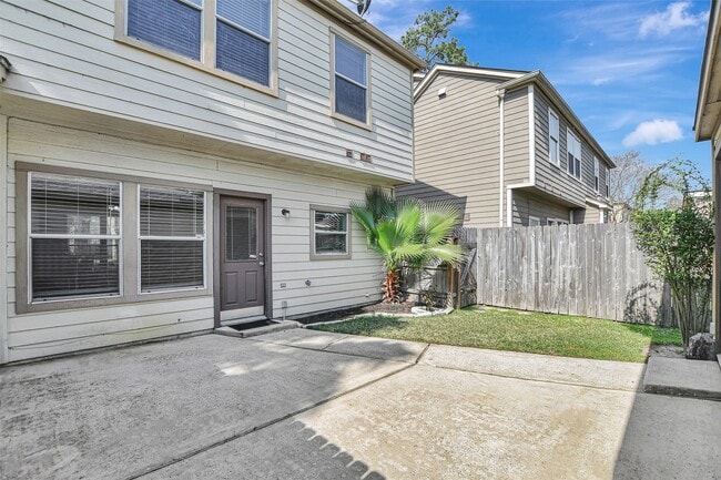 Building Photo - 23624 Wildwood Green Way