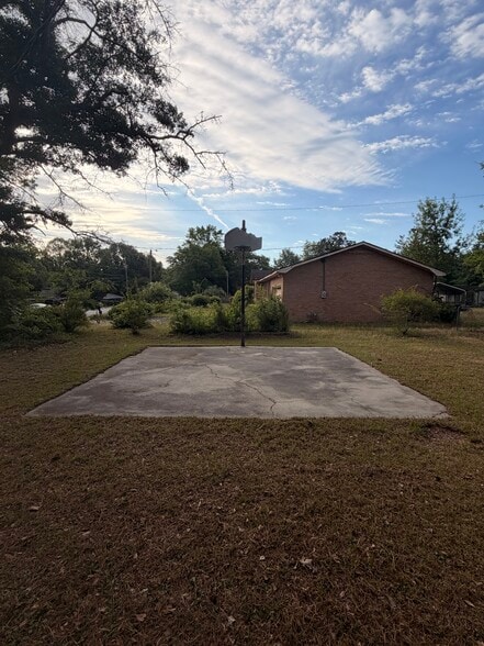 Basketball court - 1894 State Rd S-38-1456