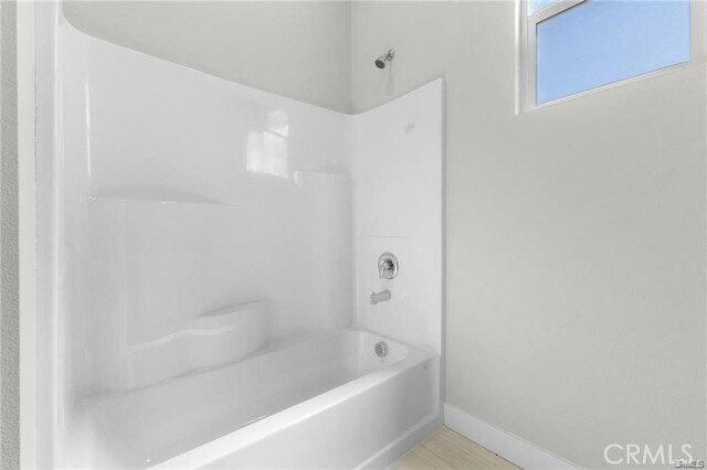 Building Photo - 1341 E 8th St