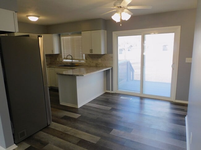 Building Photo - Rare find!