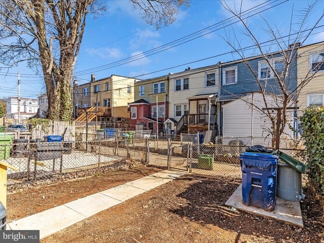Building Photo - 5443 Jonquil Ave
