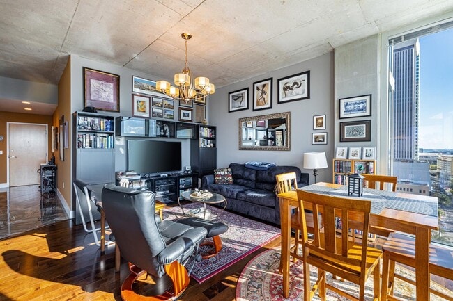 Building Photo - 777 N Ashley Dr