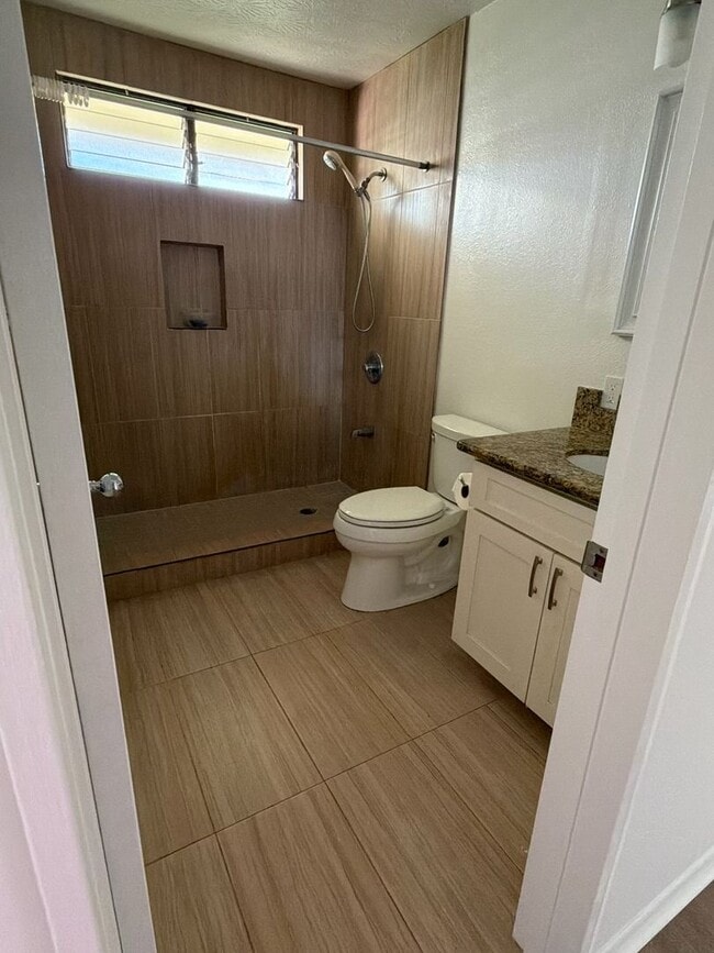 Building Photo - 2 bedroom 1 bath Cottage in the Aliamanu/Salt Lake area