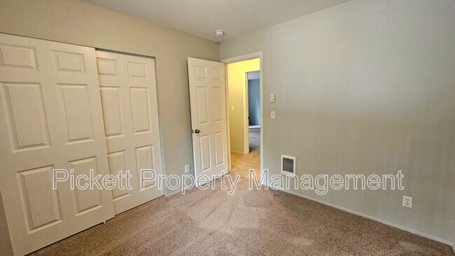 Building Photo - 11389 Symes Rd NW