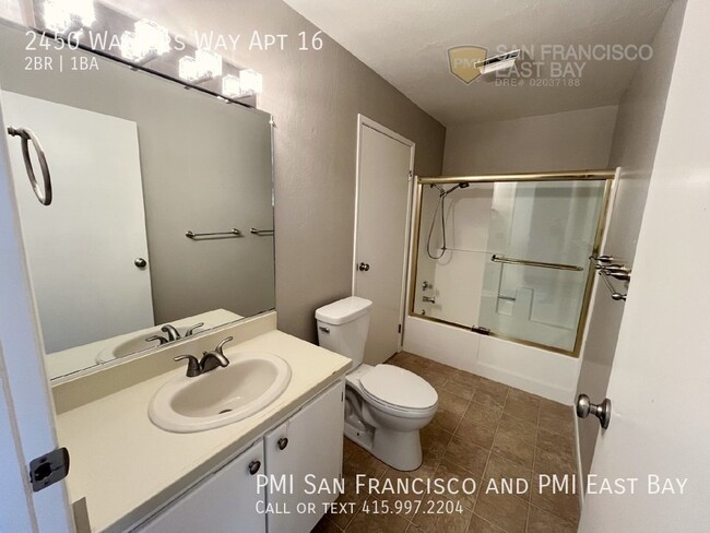 Building Photo - 2bd/1ba Quiet Top Unit with In-unit Washer...