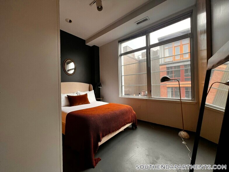 Building Photo - 160 E Berkeley St