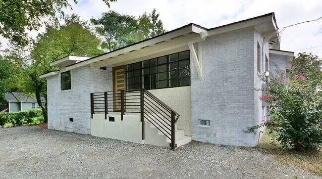 Building Photo - 1504 Fayetteville St