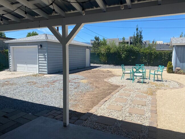 Detached oversized single care garage - 931 Bates Ave