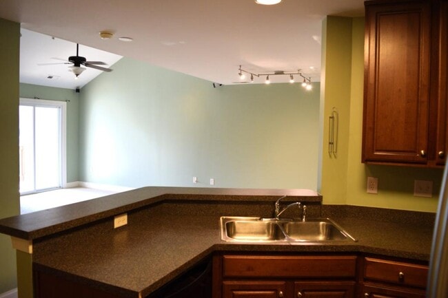 Building Photo - 6321 Park Creek Dr