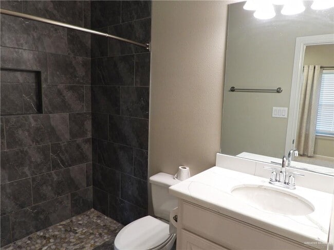 Building Photo - 15 E Candor Dr