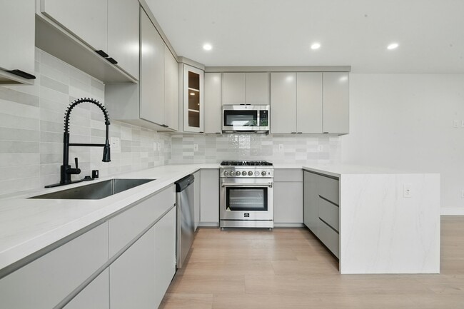 Building Photo - 8234 Blackburn Ave