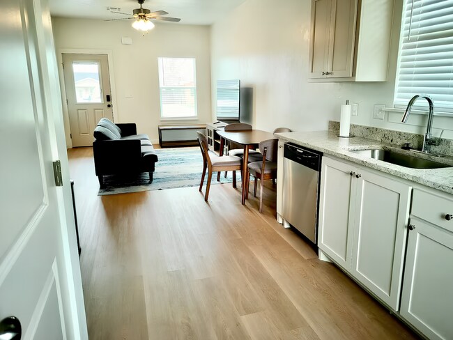 Building Photo - Stunning 2-Bedroom Home with Modern Finishes in Lawton