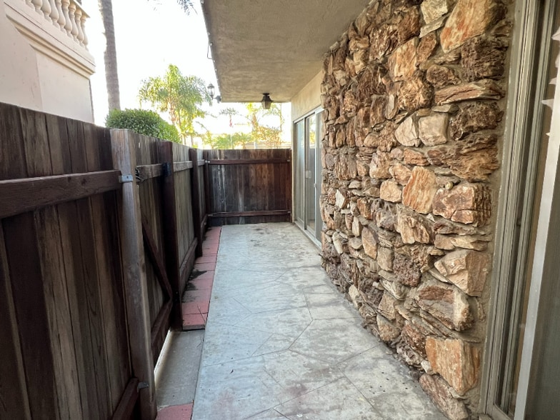 Building Photo - 244 5th St