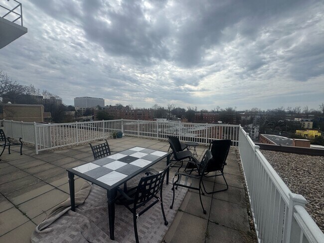 Building Photo - 3901 Tunlaw Rd NW