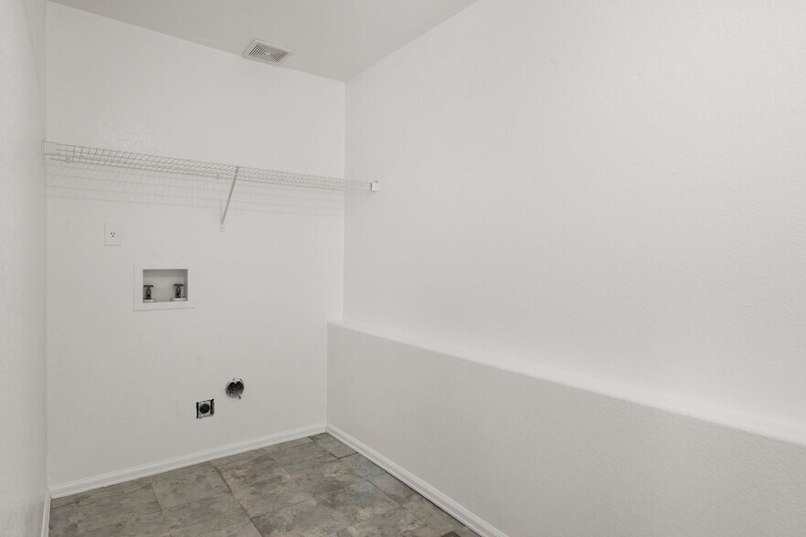 Building Photo - 12596 Elm Ln