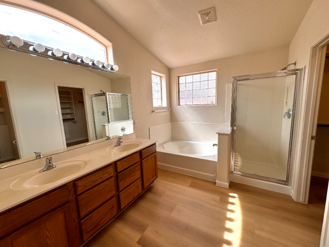 Building Photo - 1125 Toscana Dr SE