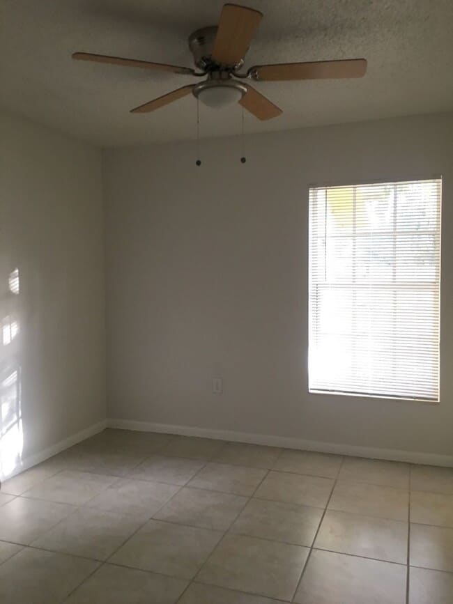 Building Photo - Updated Villa in Greenacres