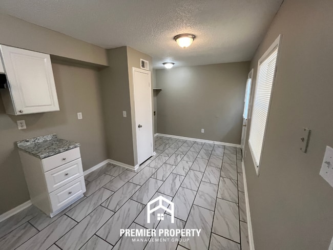 Building Photo - NEWLY RENOVATED 3BR/2BA in Easthaven | Modern Fireplace & Formal Dining