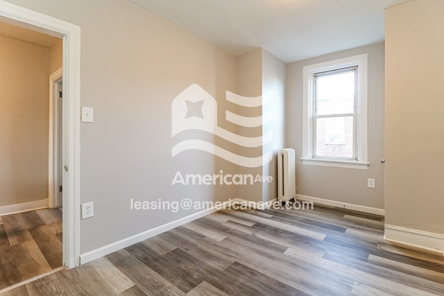 Building Photo - 1533 S Vogdes St