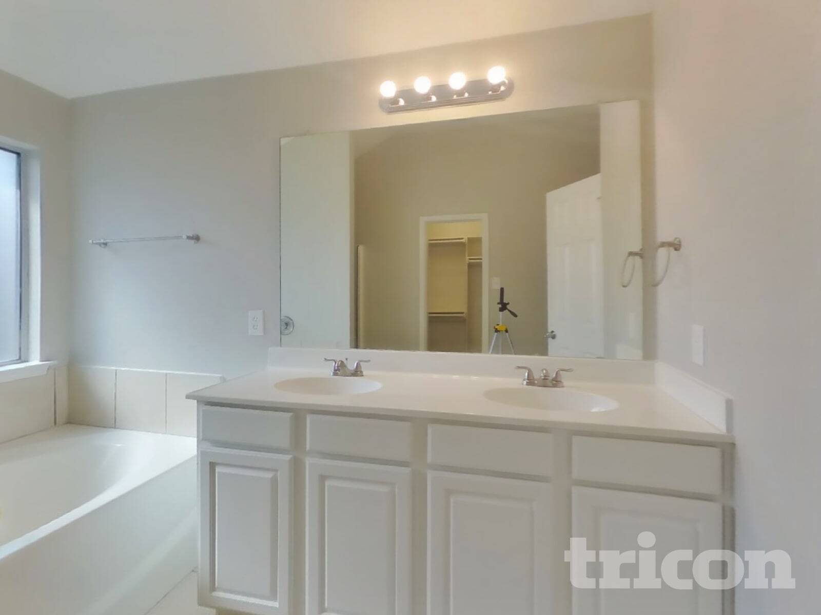 Building Photo - 6129 Tilapia Dr