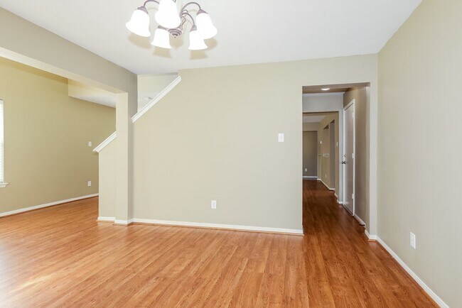 Building Photo - 10007 Willow Wood Way