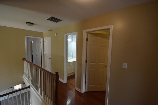 Building Photo - 629 Overhill Dr