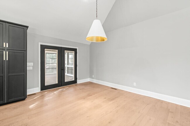 Building Photo - 3800 Terrebonne Ct