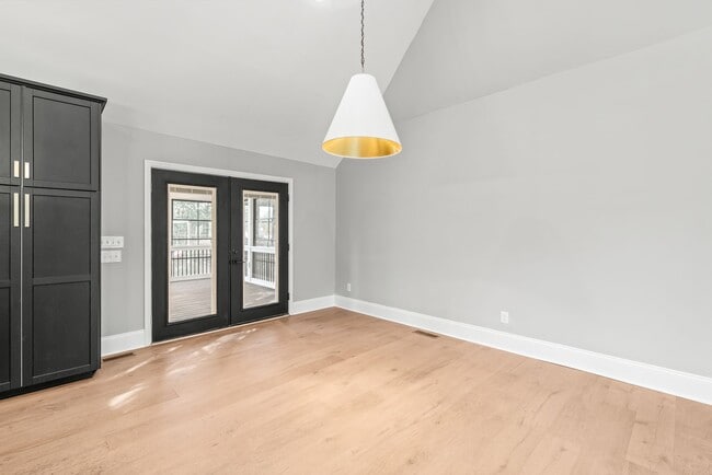 Building Photo - (Coming Soon) Charming Modern Farmhouse in the Heart of Beverly Woods