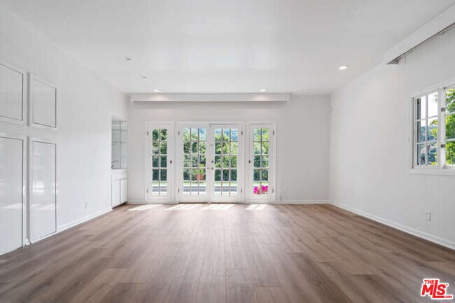 Building Photo - 3401 Alginet Dr